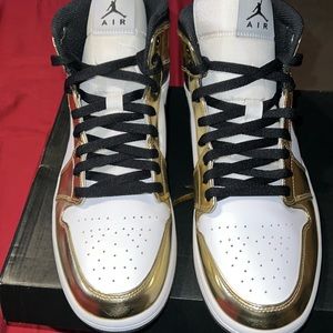 Jordan 1 se mid (metallic gold/black/white)